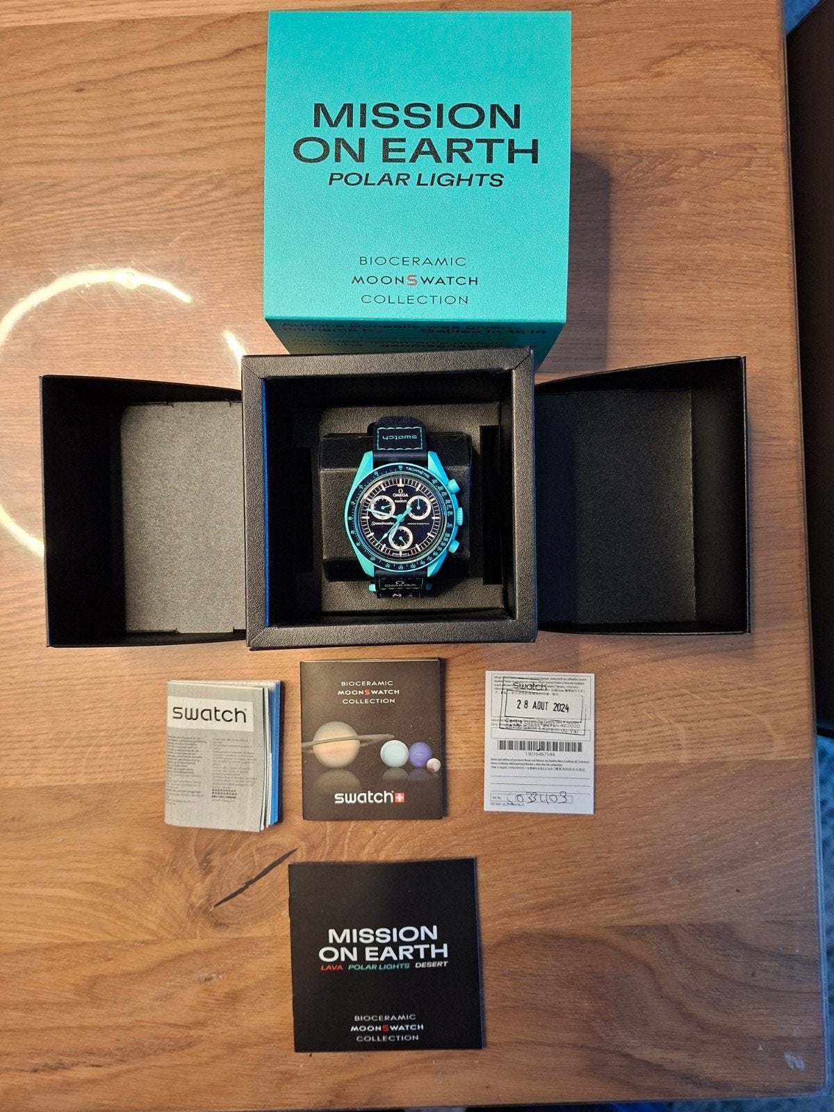 Swatch Omega Moonswatch Mission on earth Polar Lights, Bijoux, Sacs & Beauté, Enlèvement ou Envoi, Comme neuf