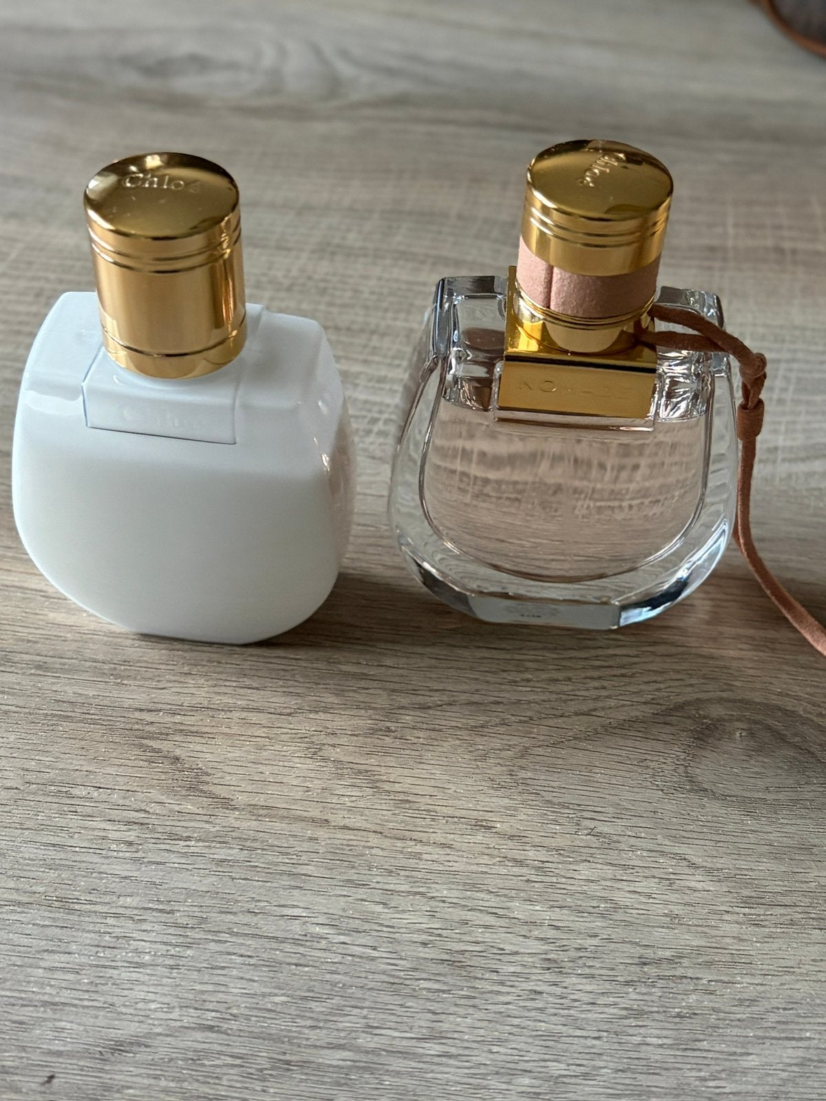 Eau de parfum au lait corporel Nomad de Cloé, Bijoux, Sacs & Beauté, Enlèvement ou Envoi, Comme neuf