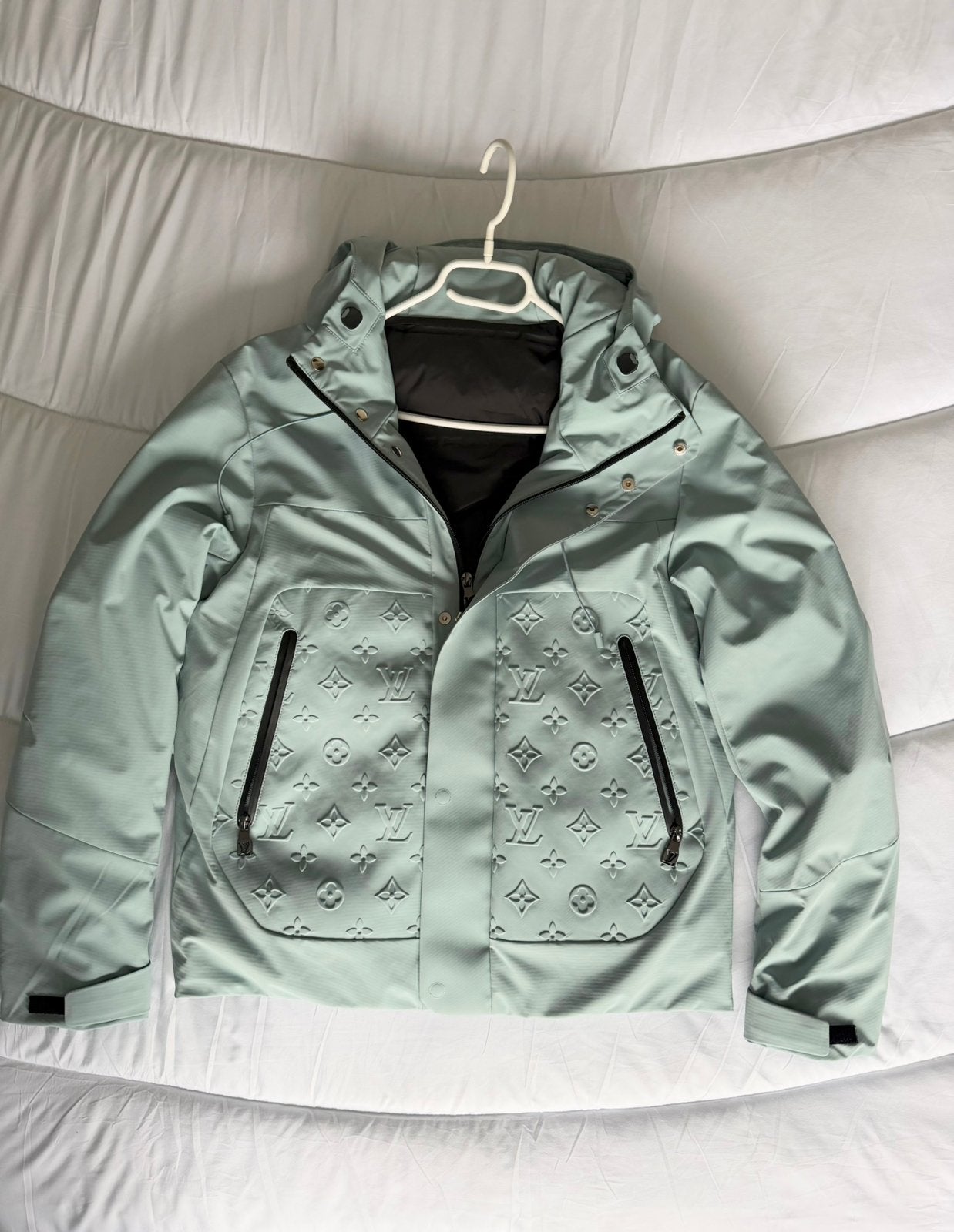 Doudoune replique LV, Vêtements | Femmes, Enlèvement, Comme neuf