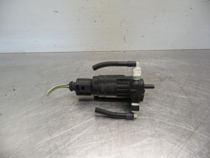 Ruitensproeierpomp voor van een Volkswagen Caddy (Caddy 04-), Gebruikt, -, Volkswagen, -