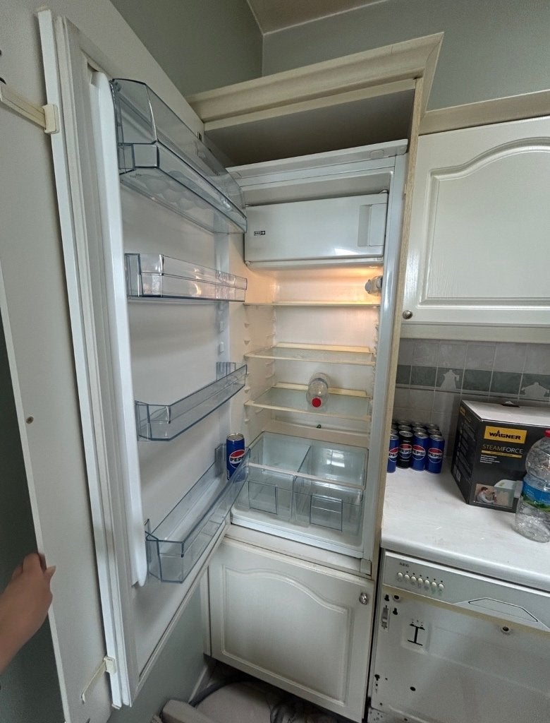 Frigo encastrable à donner, Electroménager, Avec compartiment congélateur, Utilisé, 200 litres ou plus, 60 cm ou plus
