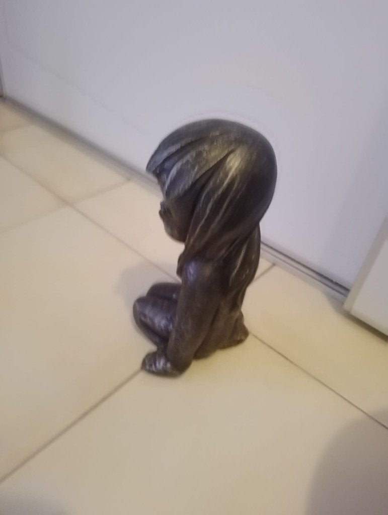 figurine de fille en matière noire, Enlèvement ou Envoi, Comme neuf, Humain