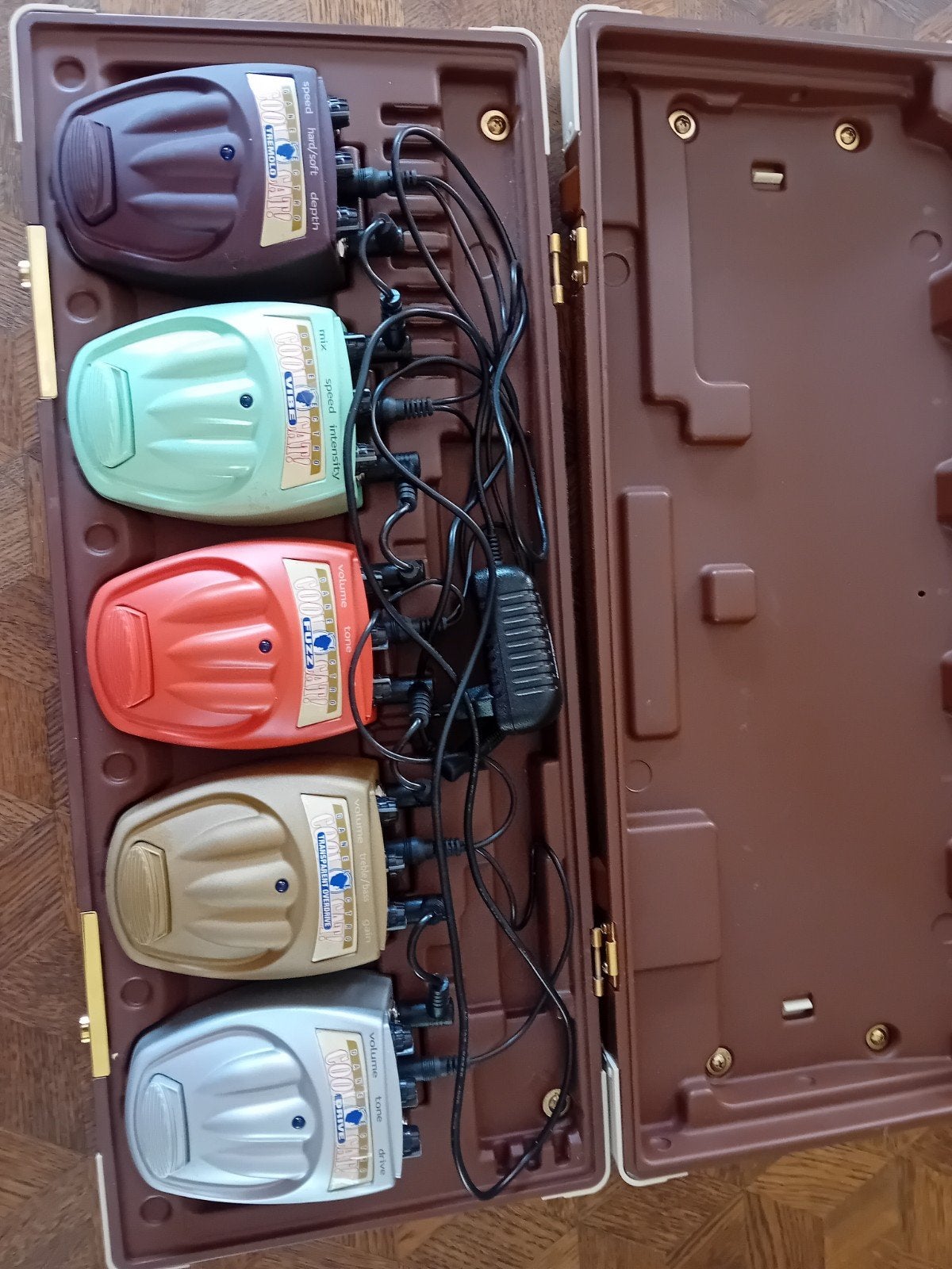Danelectro Cool Cat v1 pedalboard (1990s), Musique & Instruments, Enlèvement