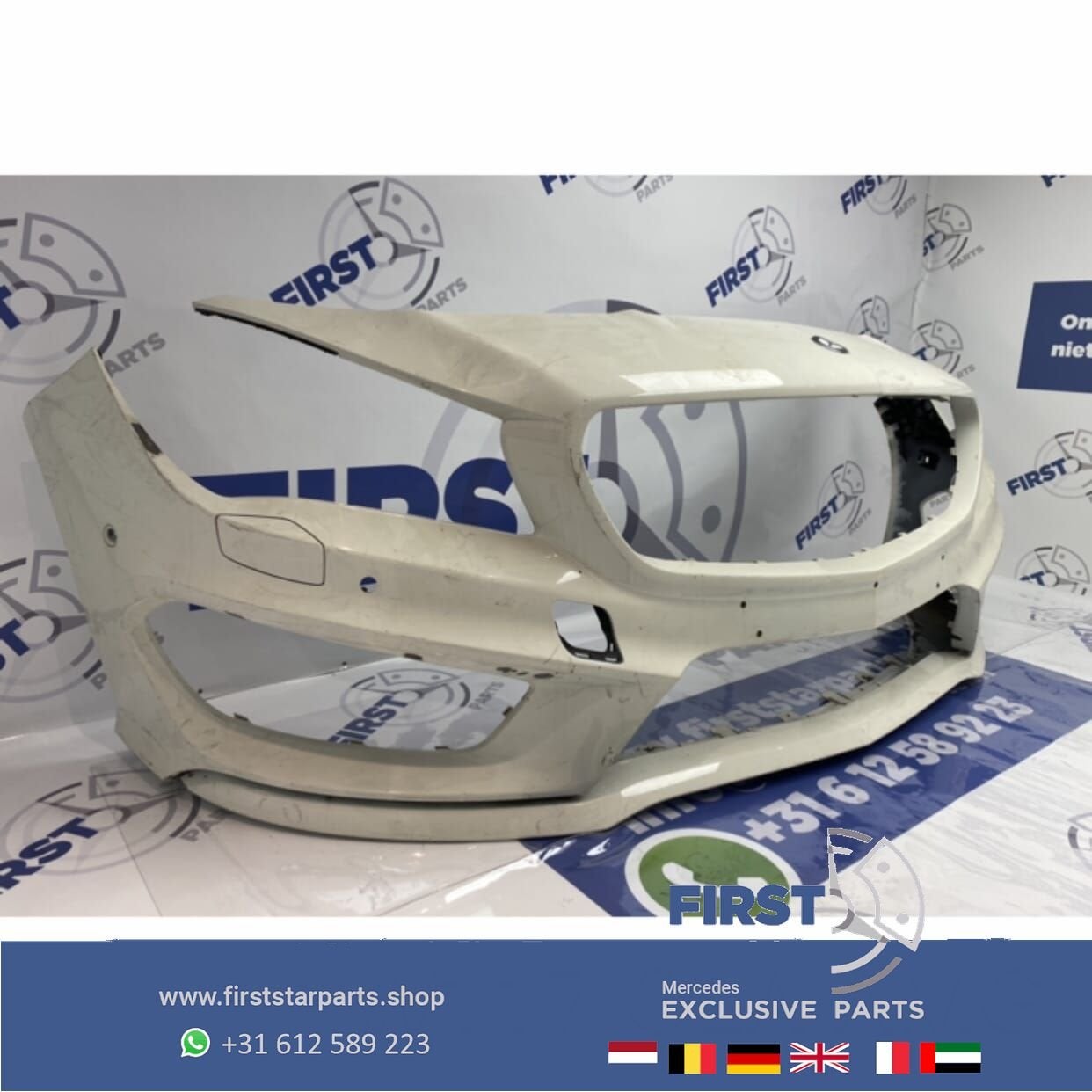 W117 CLA AMG VOORBUMPER WIT PDC / KOPLAMP SPROEIERS 2013-201, -, Voor, Ophalen of Verzenden, Bumper