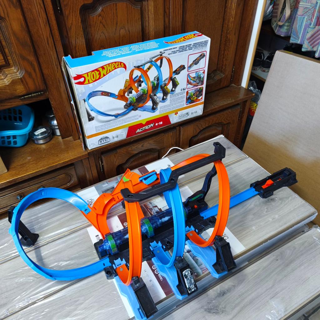 Hot wheels corkscrew, Enfants & Bébés, Jouets | Circuits, Autre propulsion, Comme neuf, Enlèvement, Circuit
