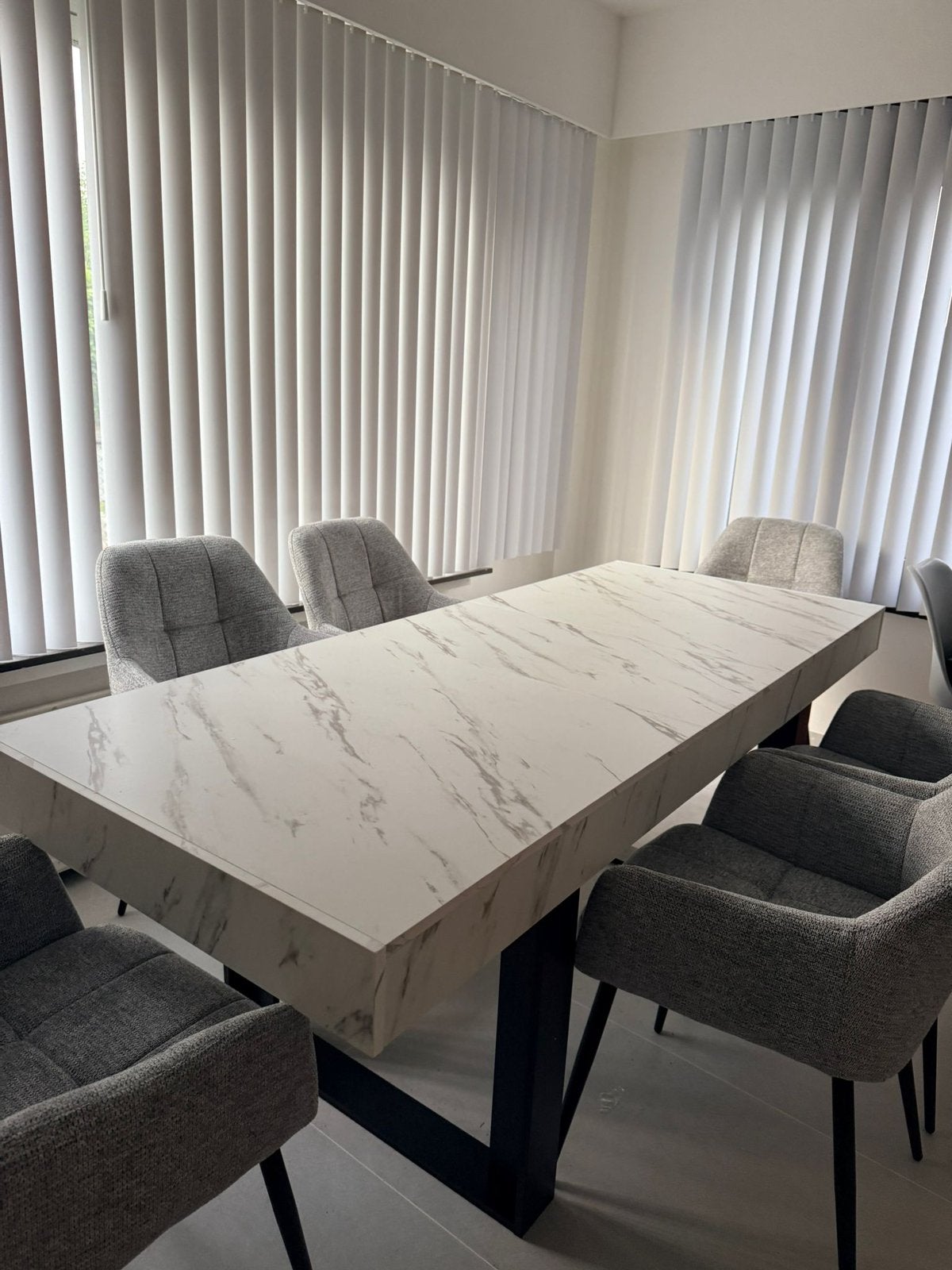 uitschuibare eettafel wit marmerlook 160-200, Huis en Inrichting, Ophalen, Zo goed als nieuw