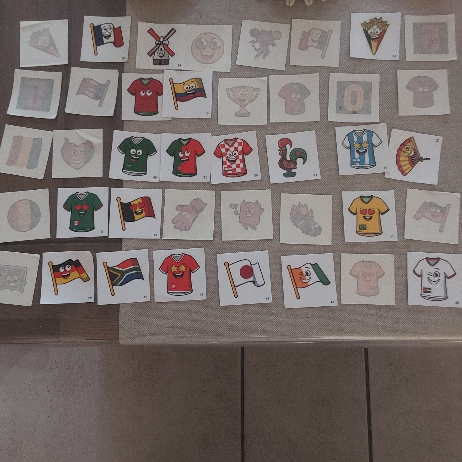 40 verschillende stickers van voetbal van ad delhaize, Collections, Actions de supermarché, Enlèvement ou Envoi