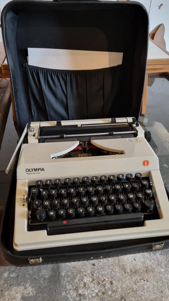 Typemachine vintage Olympia, Ophalen, Gebruikt