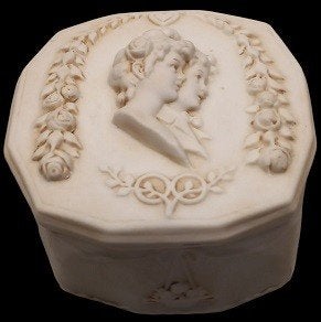 boîte à bijoux en biscuit., Antiquités & Art, Enlèvement ou Envoi