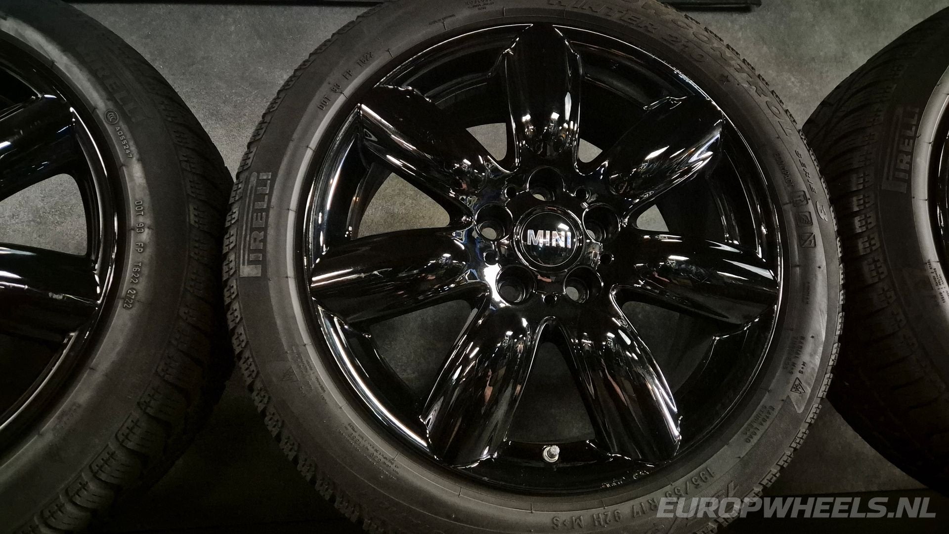 17 inch Mini velgen Clubman F54 F55 F56 JCW 528 winterbanden, Gebruikt, -, -, Banden en Velgen