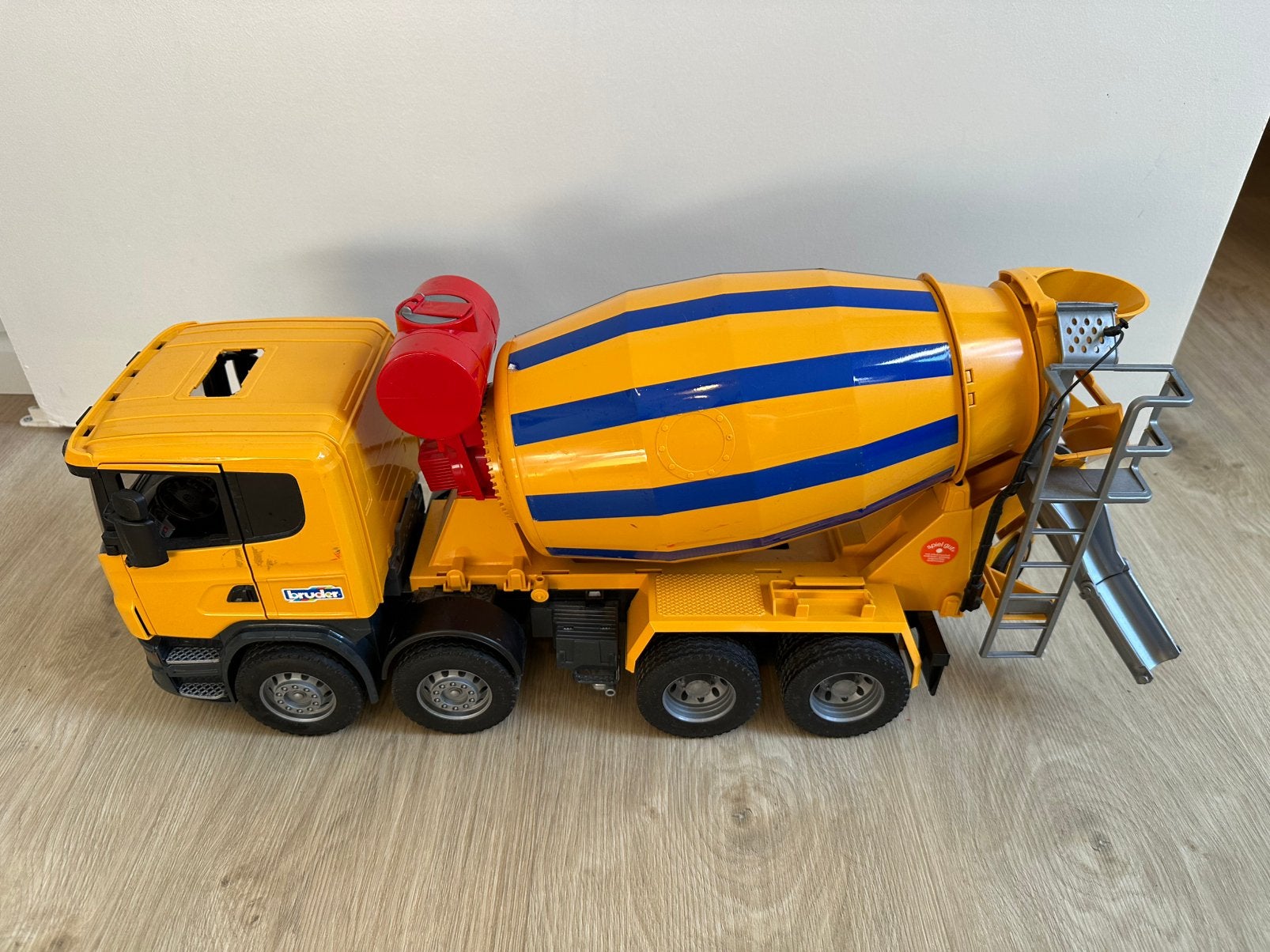 Brüder vrachtwagen met betonmixer, Enlèvement, Utilisé