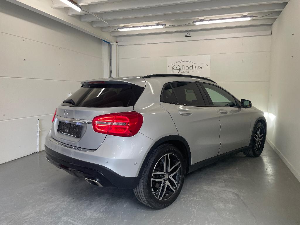 Mercedes-Benz - GLA180 - Benzine - Automaat, Auto's, 4 cilinders, Leder en Stof, 1595 cc, Bedrijf