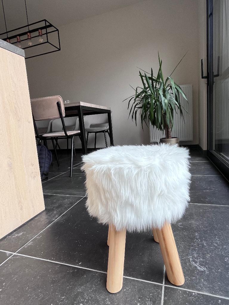 Poef met Houten Pootjes, Huis en Inrichting, Ophalen, Zo goed als nieuw
