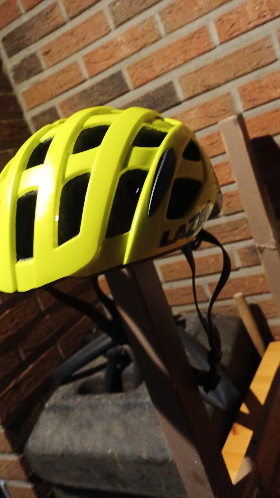 Lazer Fietshelm – Neon Geel, Ophalen