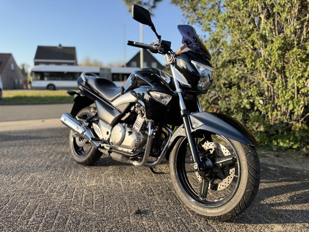 Suzuki Inazuma 250, injector, 3000 km, Motoren, Motoren | Suzuki, Particulier, Naked bike, 12 t/m 35 kW, 2 cilinders, Minimaal motorrijbewijs A1