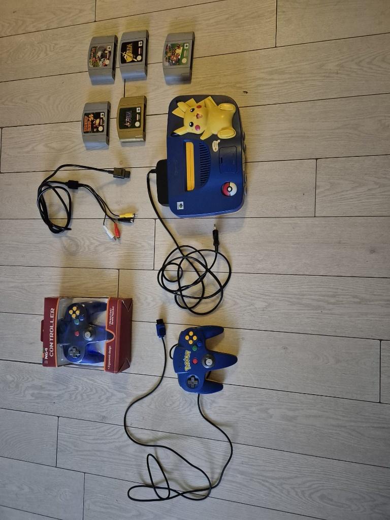 Nintendo 64, Games en Spelcomputers, Spelcomputers | Nintendo 64, Ophalen of Verzenden, Zo goed als nieuw, Met 2 controllers, Met games