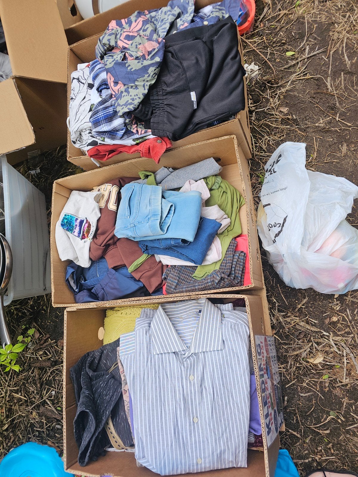 12 banaan dozen met (merk) kleding, Antiek en Kunst, Antiek | Kleding en Textiel, Ophalen of Verzenden, Kinderen