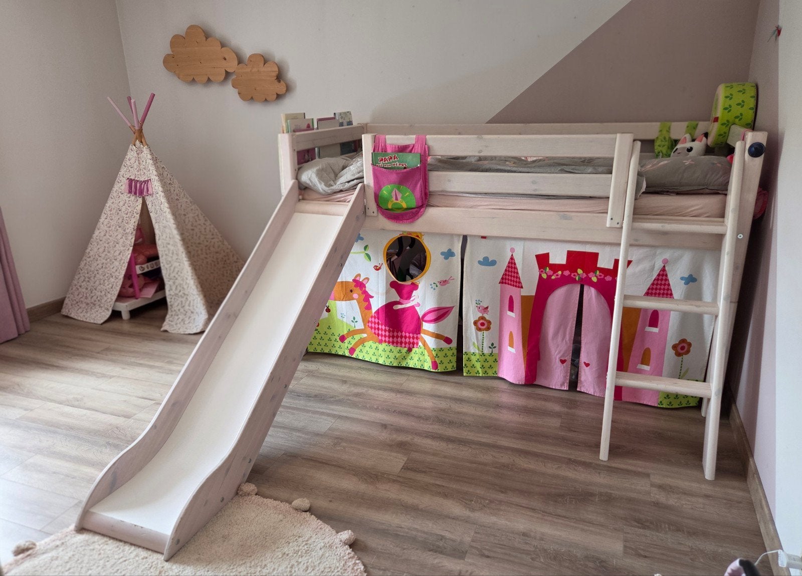 lit surélevé FLEXA en bois massif. 170€, Kinderen en Baby's, Kinderkamer | Stapelbedden en Hoogslapers, Ophalen