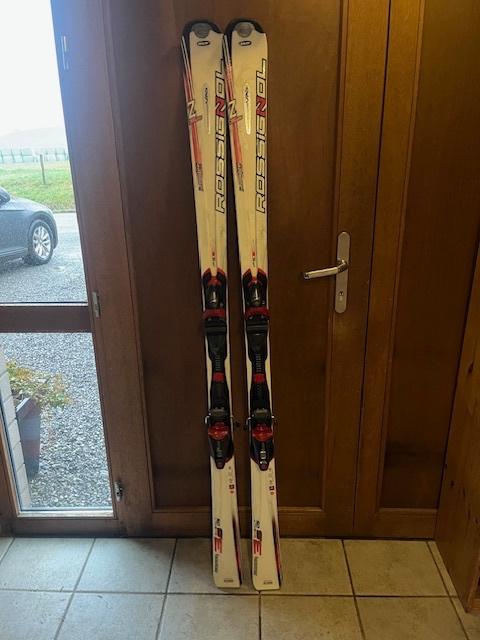 Skis Rossignol et bottines de ski 45, 160 à 180 cm, Skis, Rossignol, Enlèvement