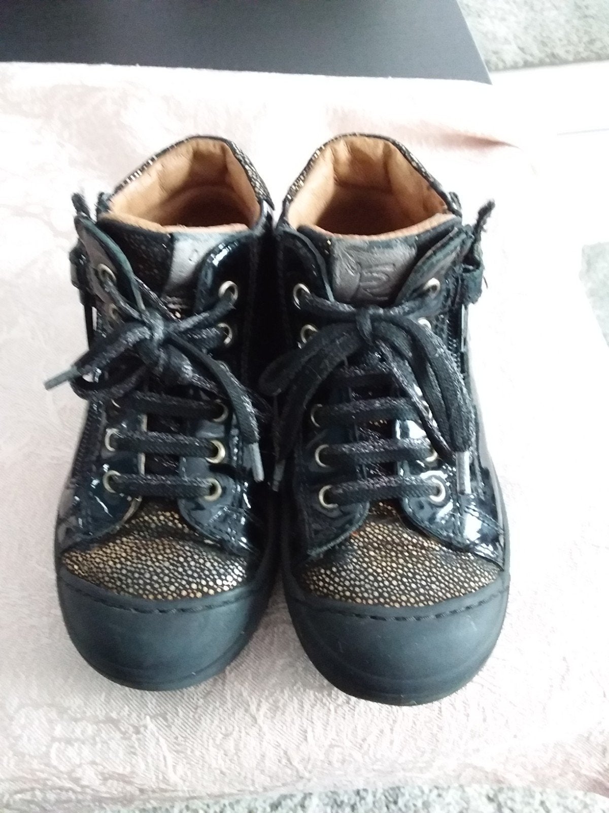kinderschoenen, Ophalen
