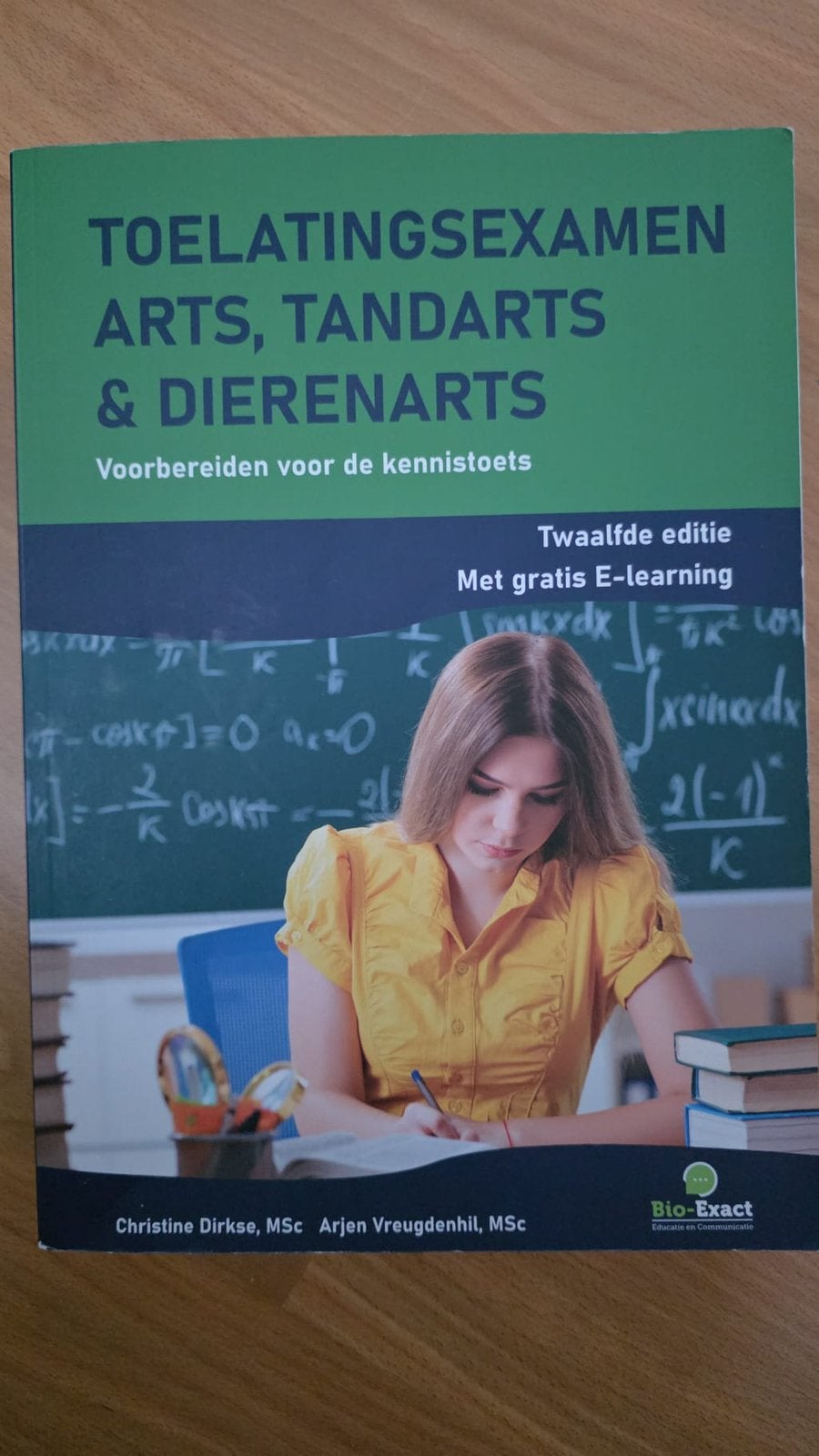 Boek toelatingsexamen arts, Boeken, Ophalen, Zo goed als nieuw