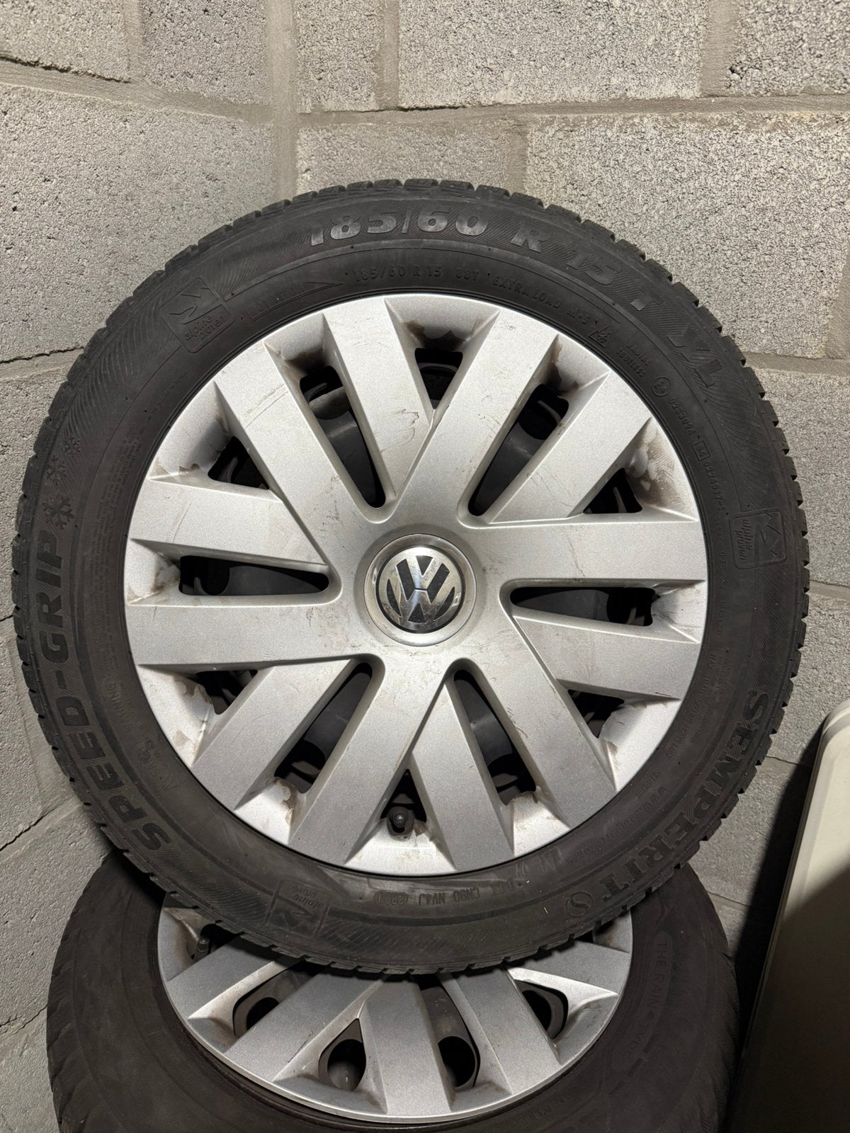 2 Pneus TEMPERITet 2 Pneus UNIROYAL hiver - 185/60 R15 88T, Autos : Pièces & Accessoires, Enlèvement, Pneus hiver, Pneu(s)