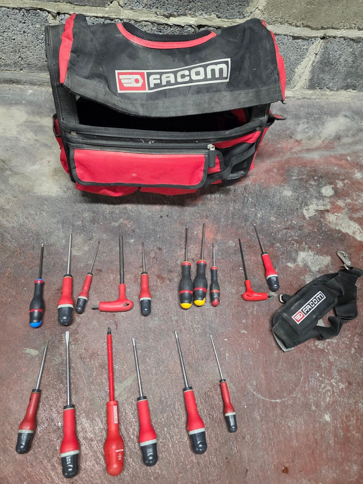 16 stuks + facom tas, Ophalen