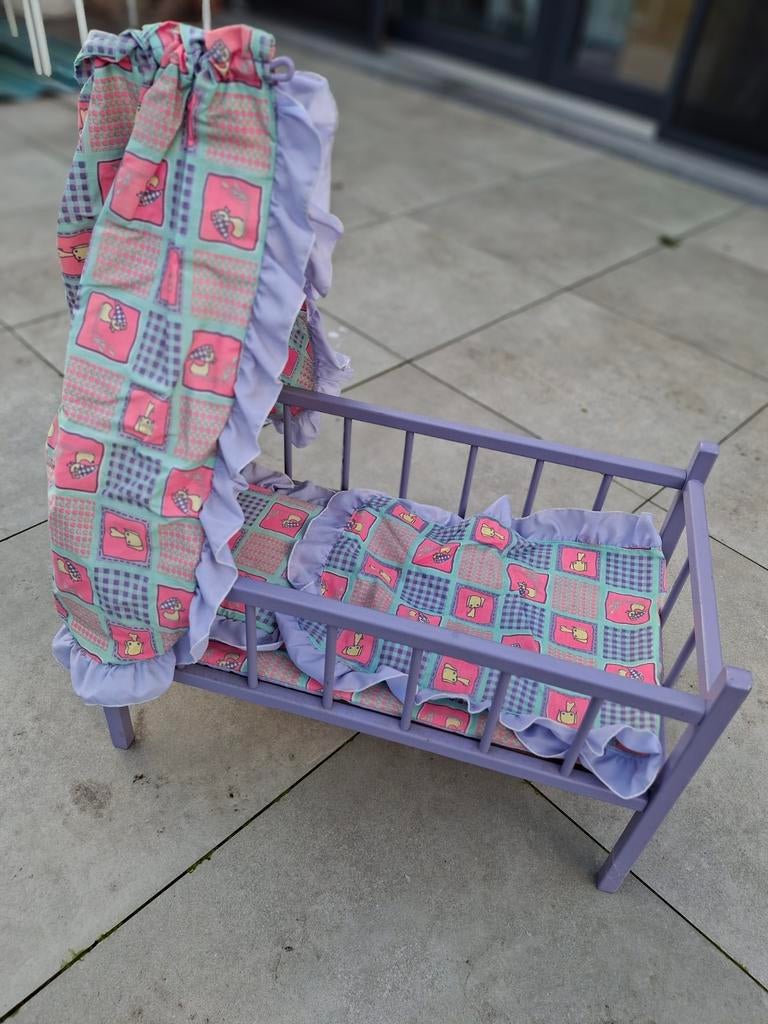 Paars poppenbedje met lakentjes, Kinderen en Baby's, Speelgoed | Poppen, Ophalen