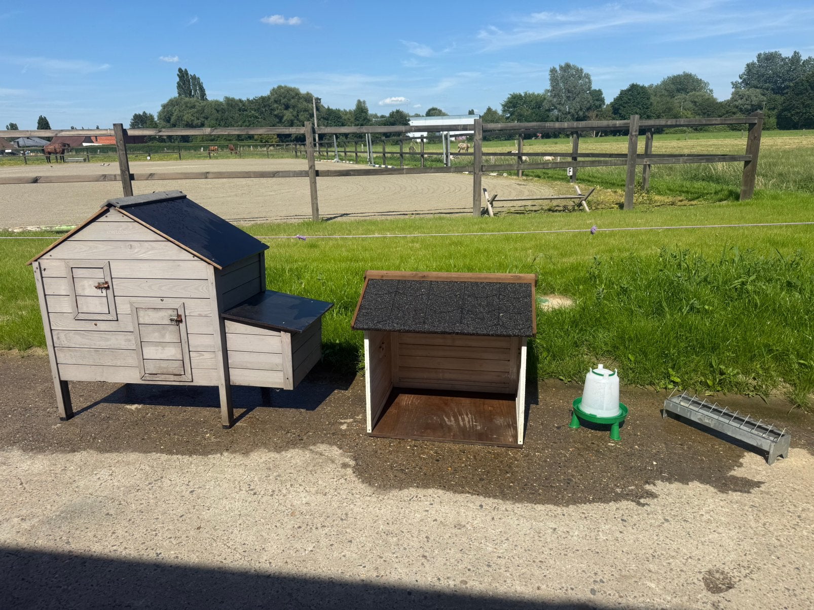 Kippenhok schuilhokje kippen waterbakje en voederbak, Dieren en Toebehoren, Ophalen of Verzenden, Zo goed als nieuw