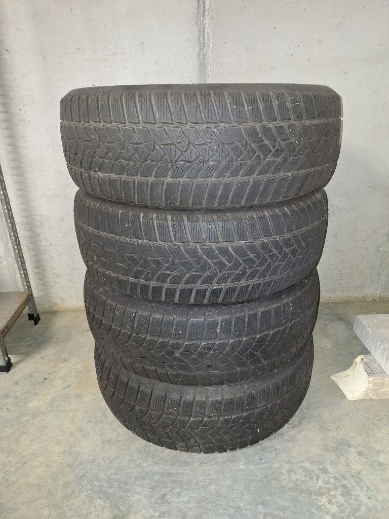 Set Winterbanden 215/60R16 Volkswagen Passat, Auto-onderdelen, 16 inch, Band(en), Personenwagen, Gebruikt