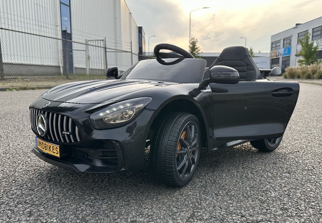 Mercedes GT-R AMG zwart 12V RC / Leder / Rubberban, MP3 AUX, Kinderen en Baby's, Speelgoed | Buiten | Voertuigen en Loopfietsen