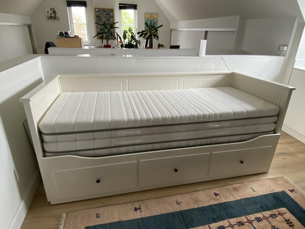 Ikea Bedbank incl 2 matrassen, Huis en Inrichting, Ophalen, 90 cm, Eenpersoons, Modern