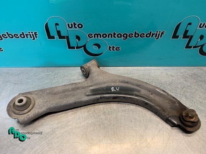 Bras de suspension avant droit d'un Renault Clio (Clio 3 06-, Renault, -, 3 mois de garantie, Utilisé