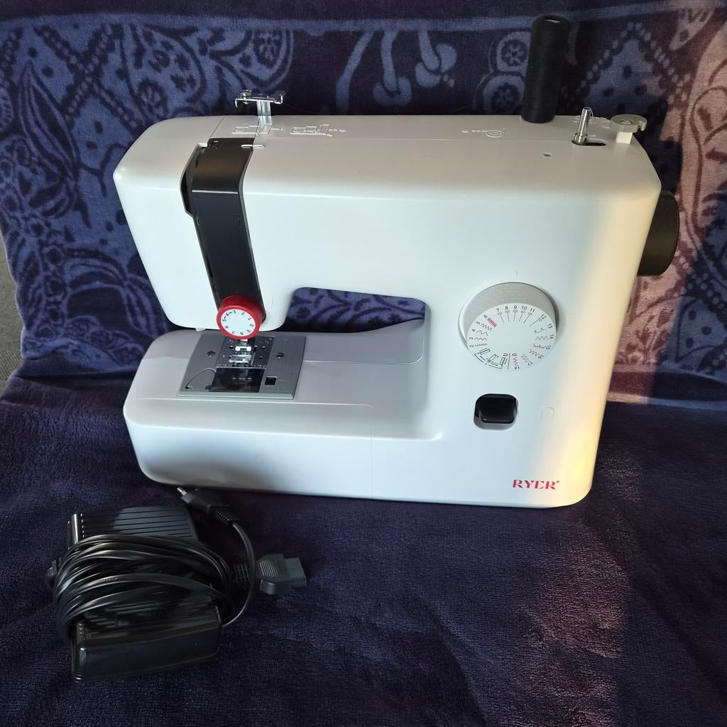 Ryer naaimachine, Ophalen, Naaimachine