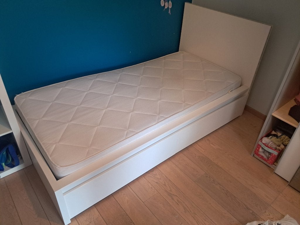 Lit IKEA MALM 90x200 + Tiroirs + Matelas, Maison & Meubles, 90 cm, Enlèvement, 200 cm, Une personne