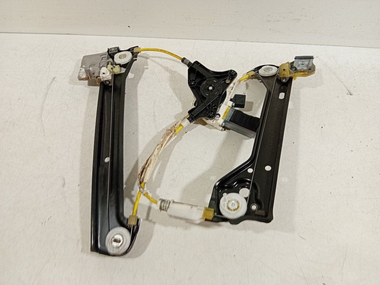 Raammechaniek elektrisch links achter Mercedes-Benz CLA, Onderdelen@venauto.nl, Van der Ven Autorecycling B.V., Gebruikt, Ettenseweg 76, 4706 PB Roosendaal, The Netherlands