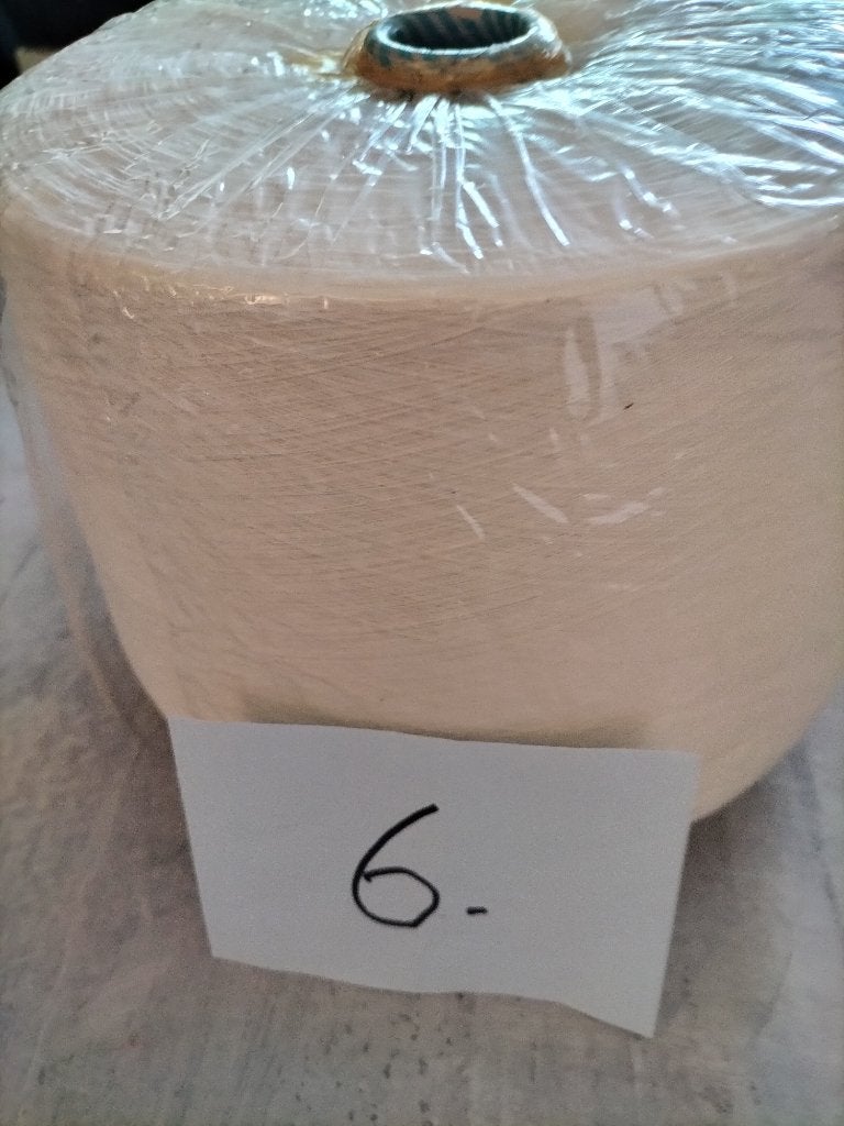Wollen kegel van 2 kg 766 g nr. 6 (bal) C 6, Ophalen of Verzenden