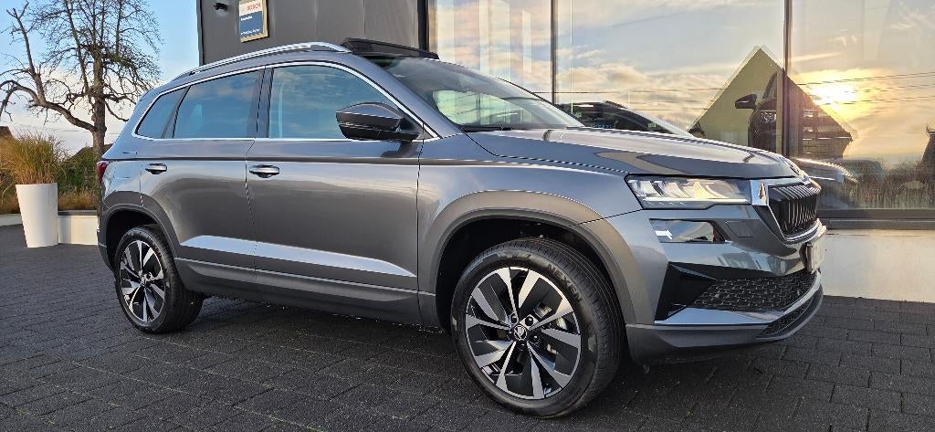 Skoda Karoq TSI 150 DSG Pano.schuifdak+trekhaak ***NIEUW***, Autos, Skoda, Argent ou Gris, Achat, Entreprise, 5 places