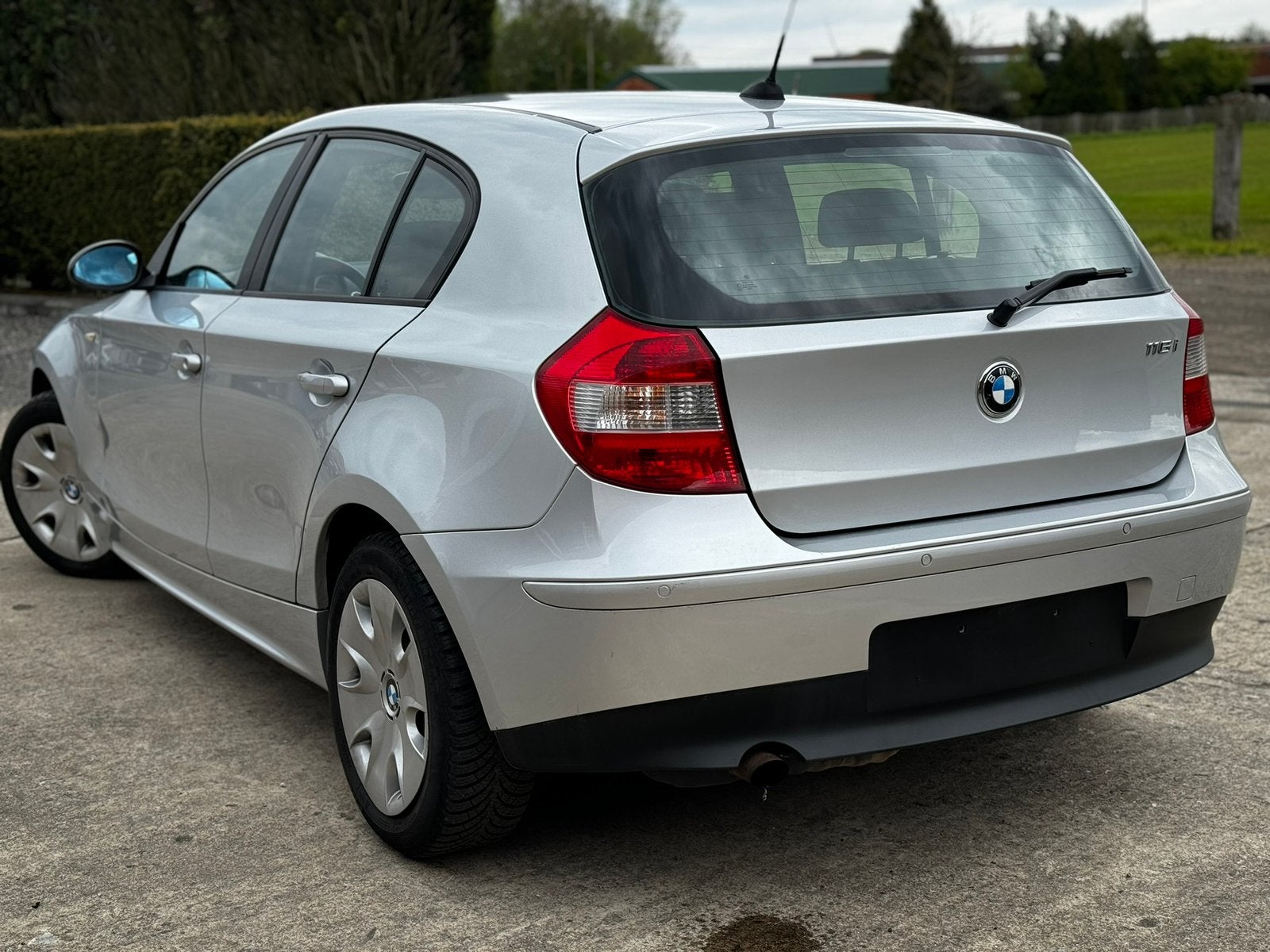 BMW SÉRIE 1 ✅ 116i GARANTIE /TC BLANC CLIMATISATION ESSENCE, Autos, Argent ou Gris, Achat, Entreprise, Garantie prolongée