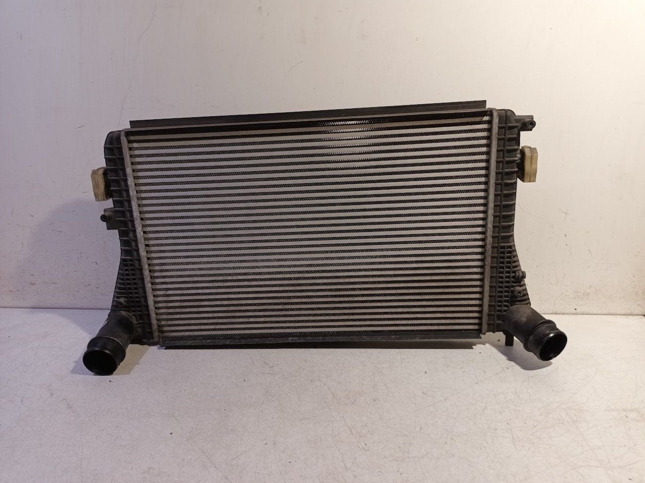 Intercooler radiateur Volkswagen Passat, Onderdelen@venauto.nl, Van der Ven Autorecycling B.V., Ettenseweg 76, 4706 PB Roosendaal, The Netherlands