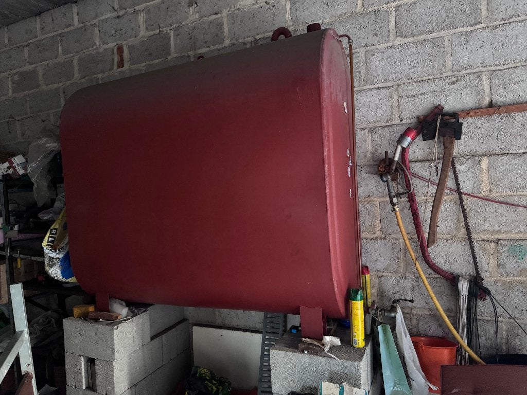 oude dieseltank met pistool - gratis, Ophalen