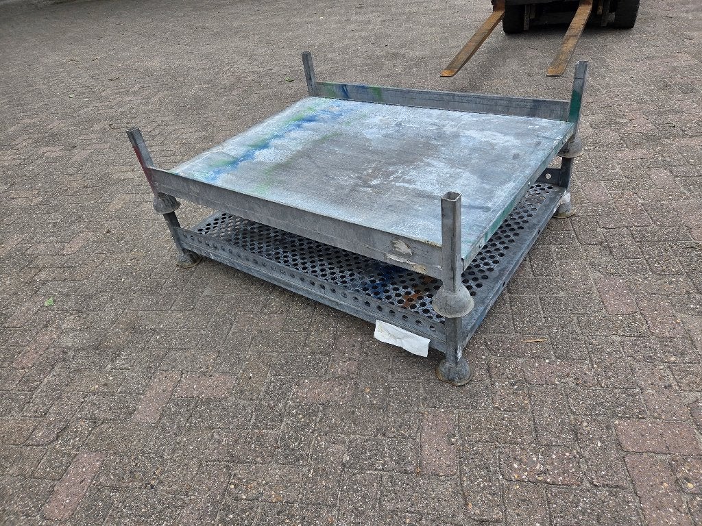 2 x stapelrack Lang ca 1.40 meter Breed ca 1.10 cm, Ophalen, Zo goed als nieuw