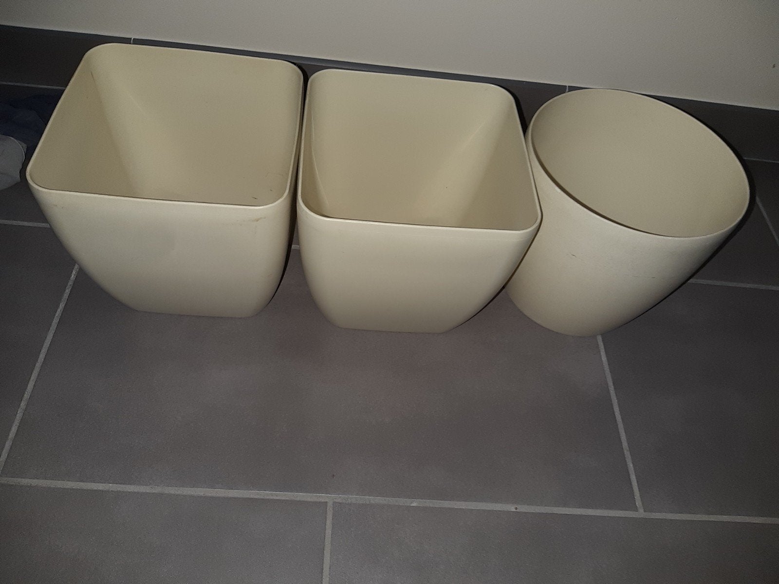 3 caches pots