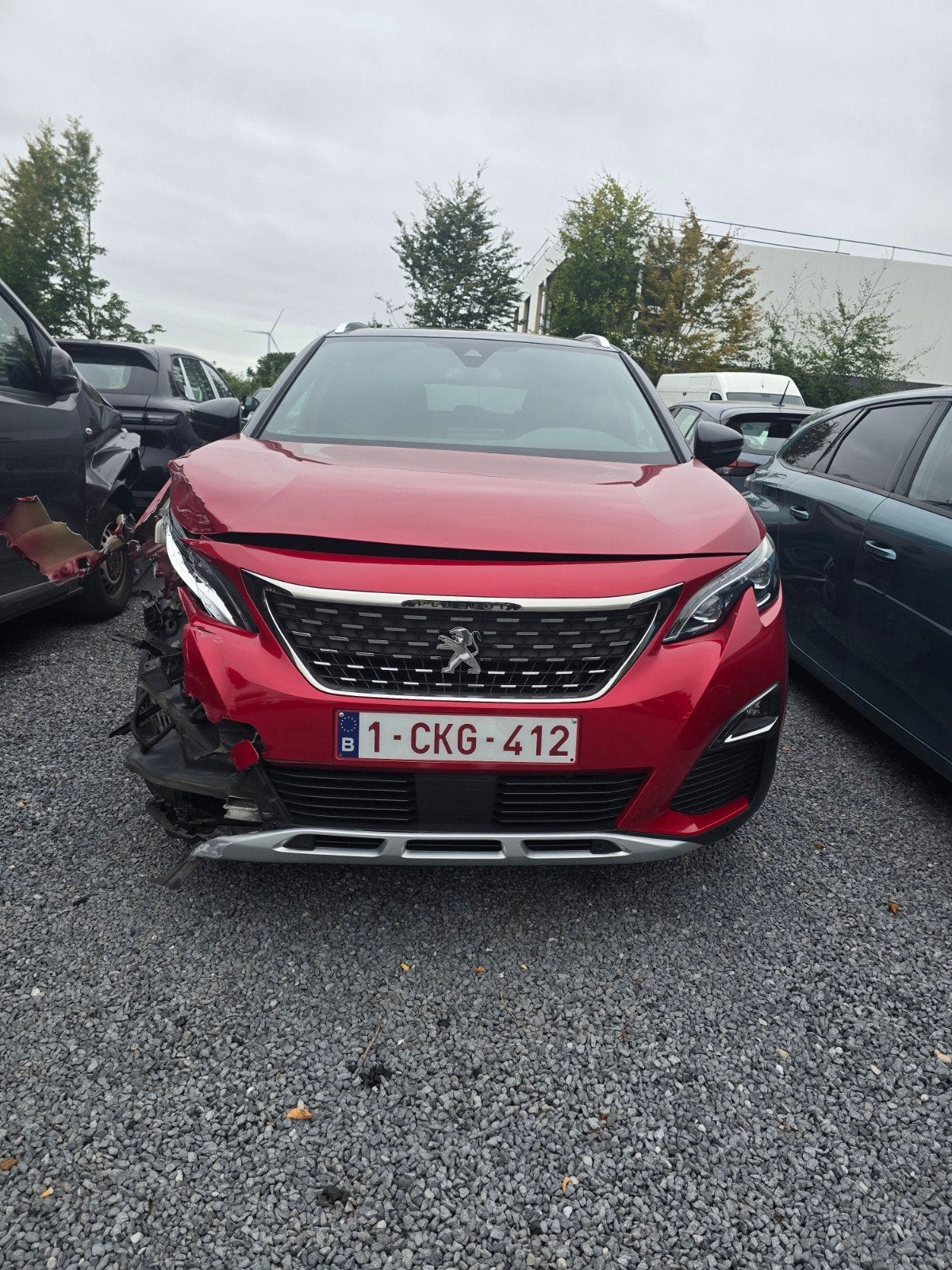 Peugeot 3008 1.6 essence accidenté, Euro 6, Phares entièrement LED, Entretenue par le concessionnaire, Noir