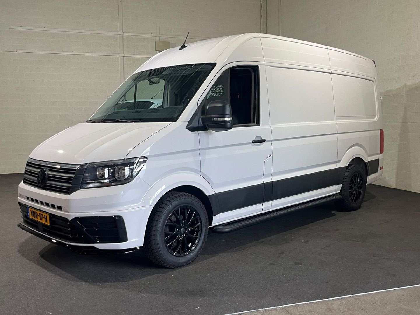 Volkswagen Crafter 2.0 TDI L3 H3 140pk Black Line Airco Navi, Auto's, Parkeersensor, Wit, 200 g/km, Te koop