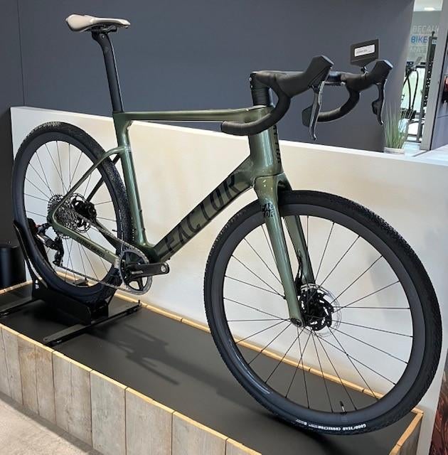 NIEUW FACTOR OSTRO GRAVEL 58, 28 inch, Carbon, Nieuw, 57 tot 61 cm