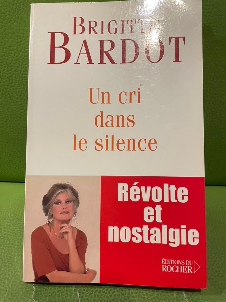 Brigitte BARDOT " Un cri dans le silence ", Boeken, Ophalen, Zo goed als nieuw