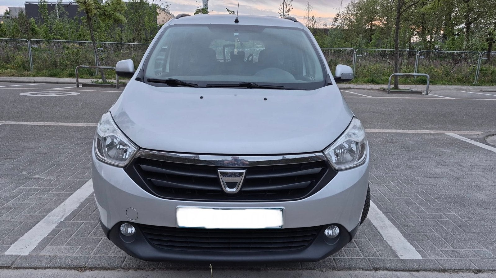 Dacia Lodgy 1.2 Benzine– 2015– Km 151.026– 7 zitplaats, Auto's, 7 zetels, Handgeschakeld, 5 deurs, Zilver of Grijs