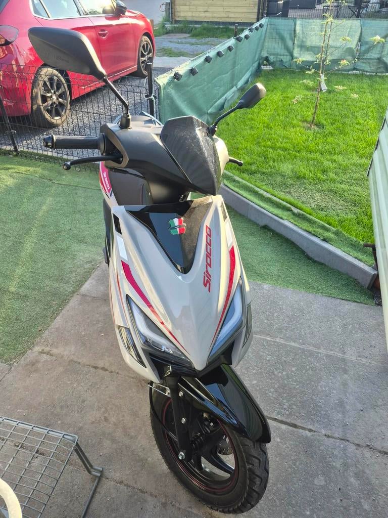 Brommer a klasse gts sirocco 50cc, Fietsen en Brommers, Ophalen, Klasse A (25 km/u), Zo goed als nieuw, Benzine
