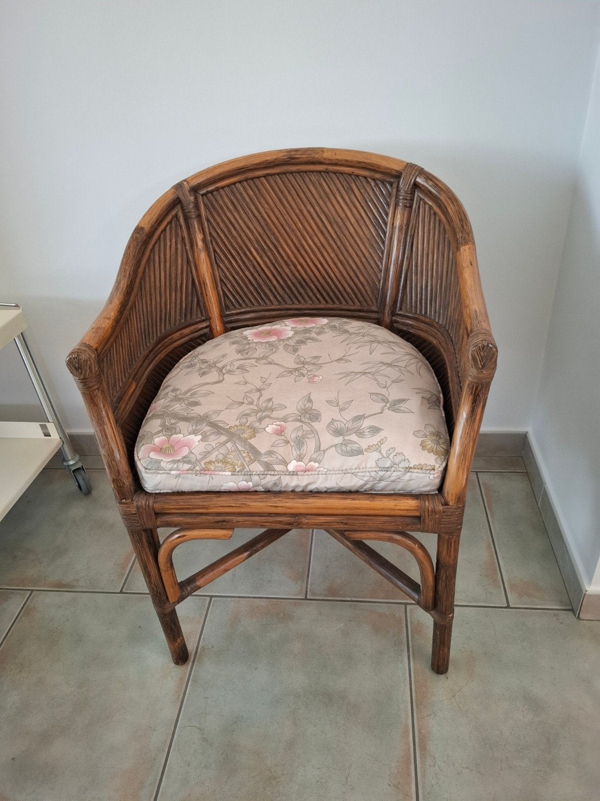 très belle chaise en rotin en parfait état, Maison & Meubles, Enlèvement